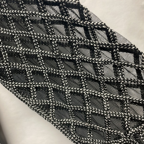 Embroidered Elegance - Picture 4 of 8